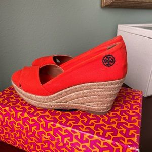 Tory Burch Filipa Espadrilles. Size 8. Orange.